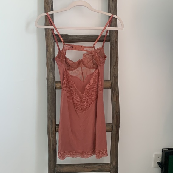 Delicate and soft lace peach pink Victoria’s Secret Slip Dress / Size XS - Picture 4 of 10